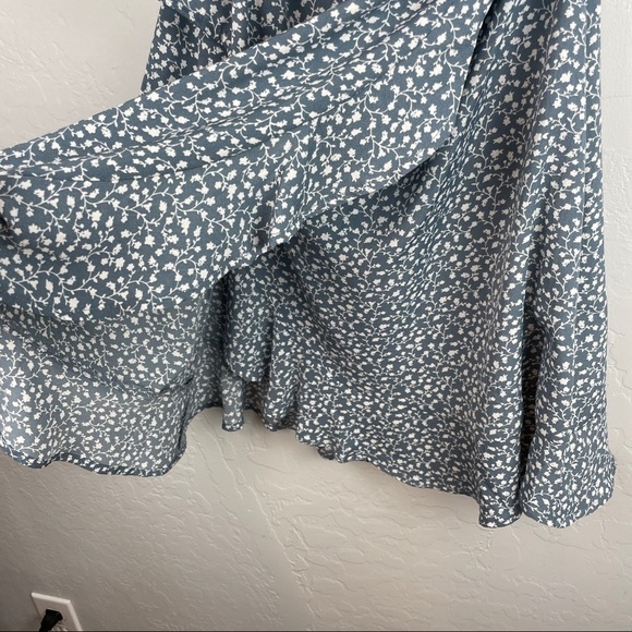 Forever 21 Floral Printed Strapless Ruffle Mini Dress in‎ Blue Faux Wrap Front M - Picture 6 of 8